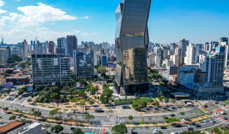 Quase 70 mil empresas migraram para a cidade de São Paulo e 675 mil foram abertas entre 2021 e 2024